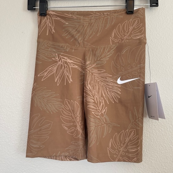 New with tag Nike one tight short - Picture 3 of 7